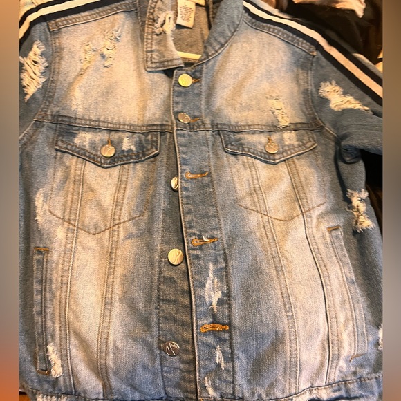 Jean jacket - Picture 3 of 9